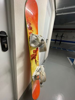 Tabla Snowboard con fijaciones y funda