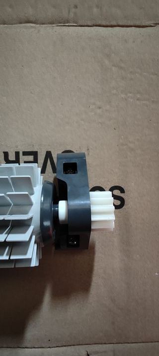 Cepillo delantero limpia fondos automático Dolphin