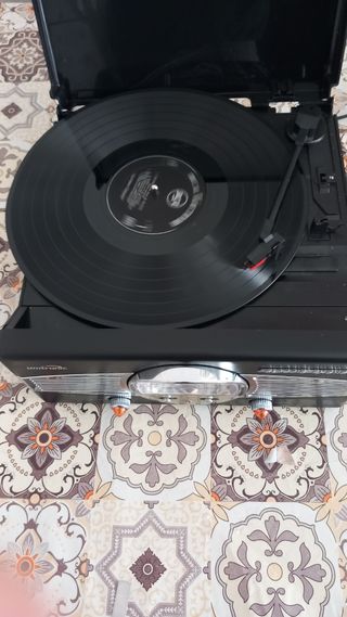 Giradischi con radio stereo