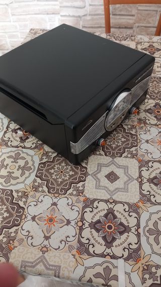 Giradischi con radio stereo