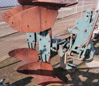Arado reversible 2 cuerpos
