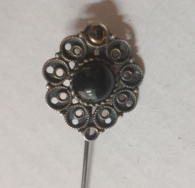 Alfiler pincho plata y piedra azabacheche