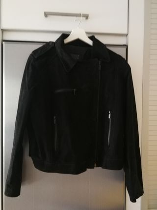 Chaqueta de ante color negro