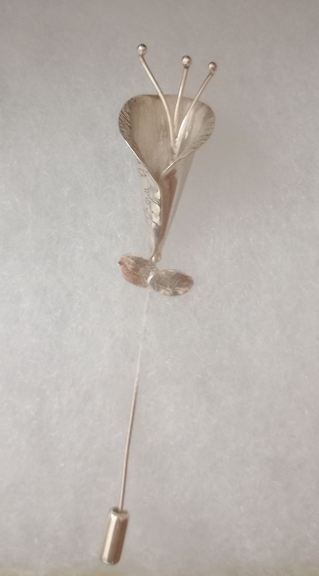Alfiler, broche o pincho artesano en plata