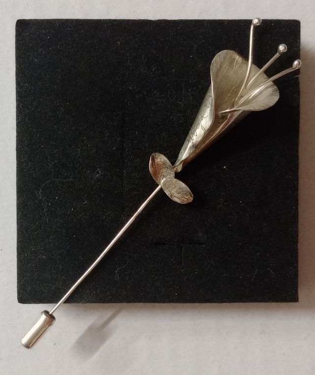 Alfiler, broche o pincho artesano en plata