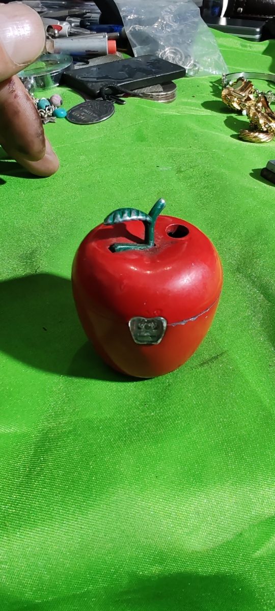 Mechero con forma de manzana