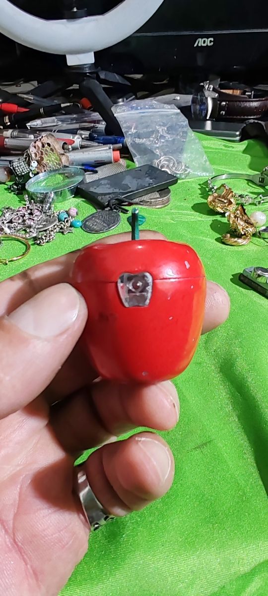 Mechero con forma de manzana