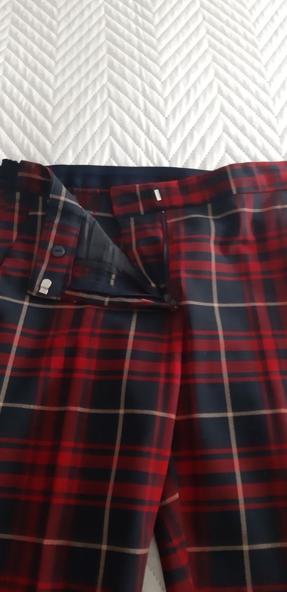 PANTALON de cuadros marca Zara