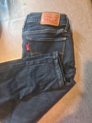 Pantalones levis y salsa 34