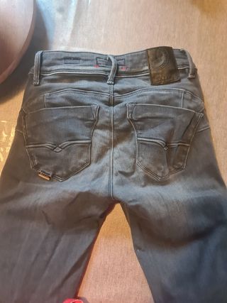 Pantalones levis y salsa 34