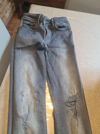 Pantalones levis y salsa 34