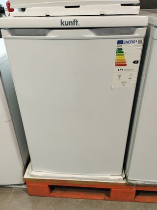 CONGELADOR VERTICAL Estático KUNFT color blanco