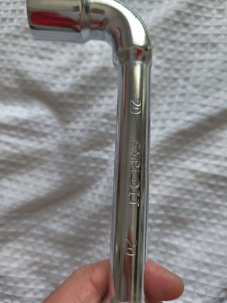 Llave para ruedas coche 
