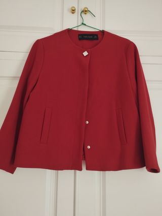 Chaqueta de paño roja de Zara