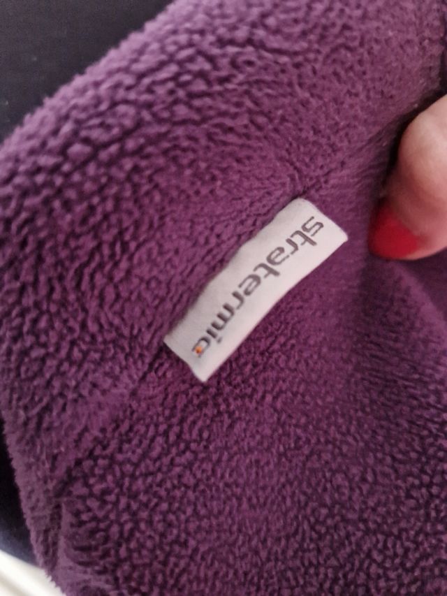 Sudadera sin capucha y con bolsillos