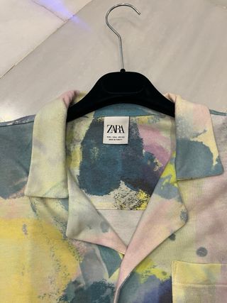 Camisa Zara.