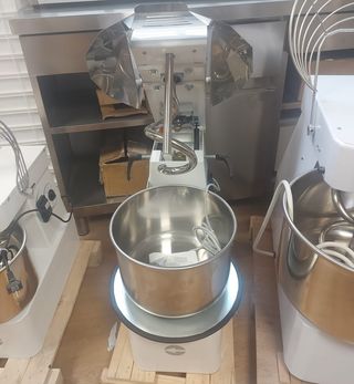 AMASADORA ESPIRAL 15L, 12 KG - CUBETA EXTRAIBLE