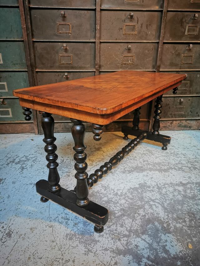 Mesa centro. Ajedrez. Antigua