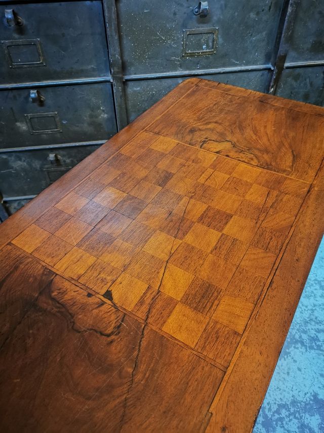 Mesa centro. Ajedrez. Antigua