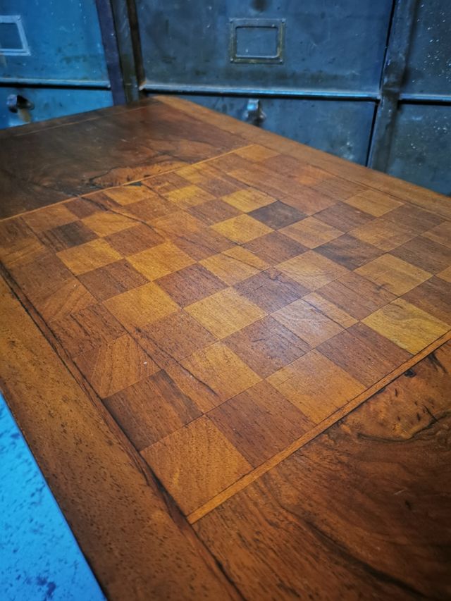 Mesa centro. Ajedrez. Antigua