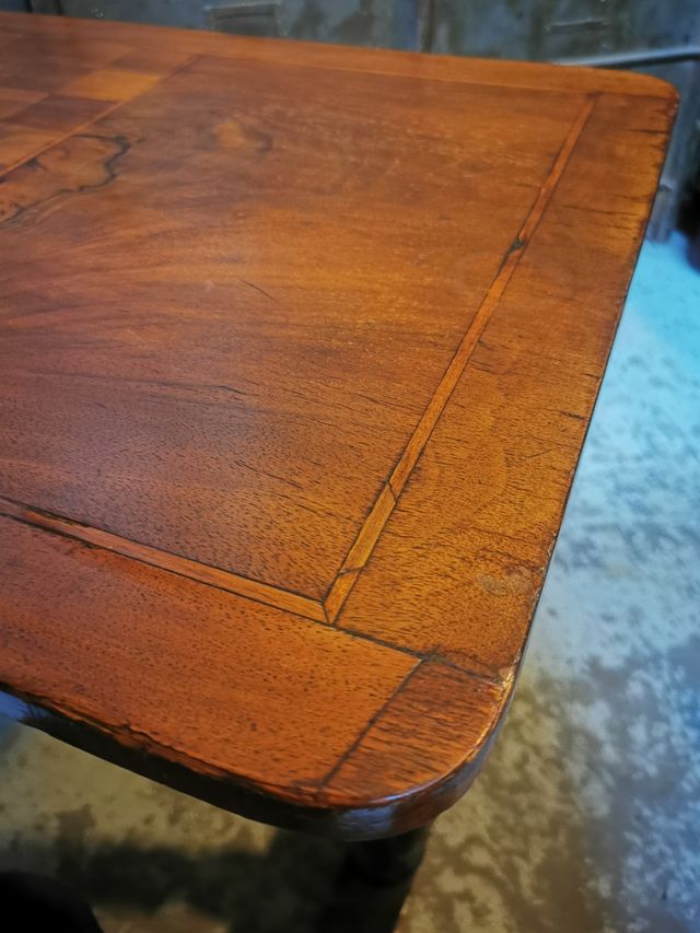 Mesa centro. Ajedrez. Antigua