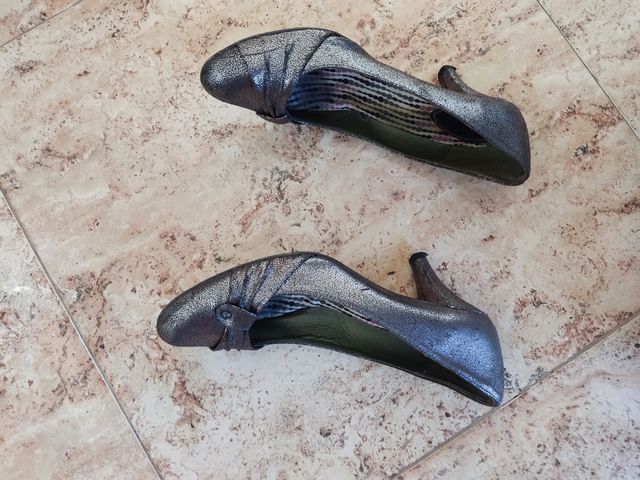 Zapatos de tacón brillantes