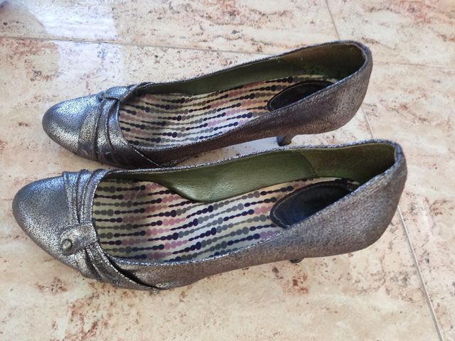 Zapatos de tacón brillantes