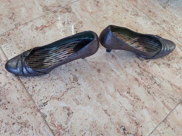 Zapatos de tacón brillantes