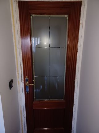 Conjunto de 8 puertas en sapeli con manivelas