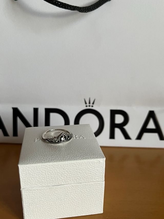 Anillo Tiara Real de Cuentas Pandora
