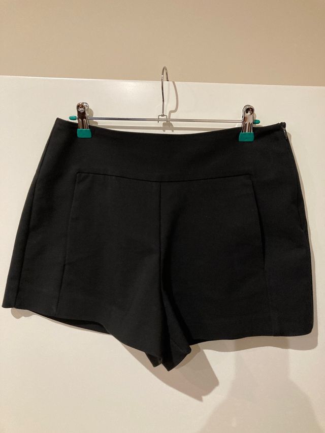Short negro con bolsillos Zara