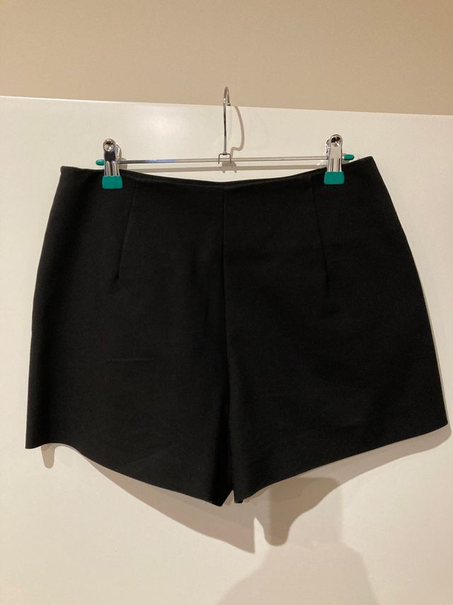 Short negro con bolsillos Zara