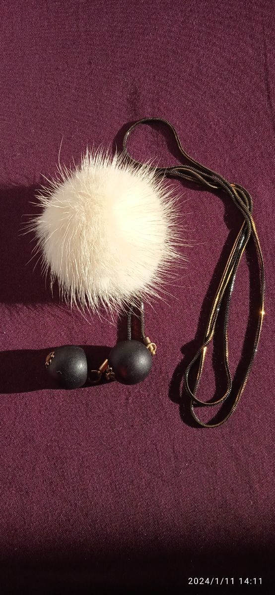 Collana con pendente in pelo naturale