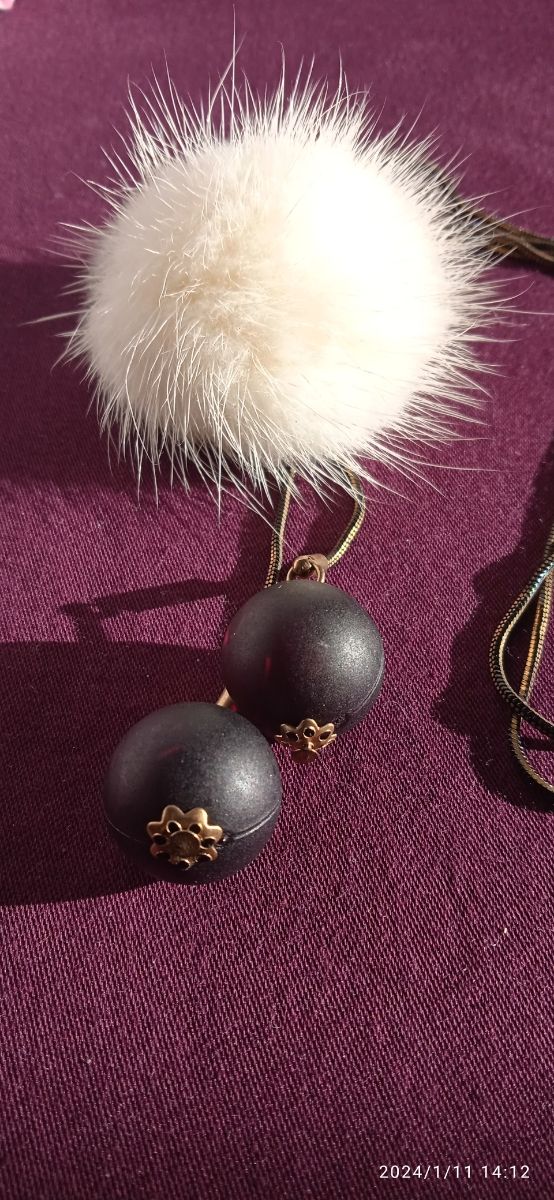 Collana con pendente in pelo naturale