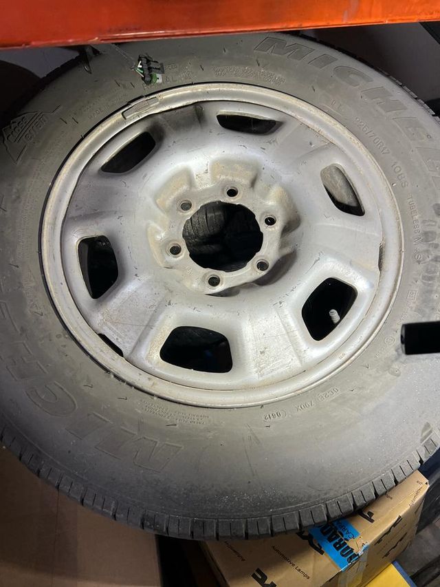 4 LLANTAS TOYOTA LAND CRUISER Y NEUMÁTICOS