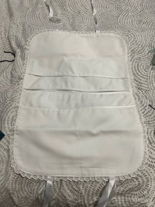 Clasificador de lenceria de novia.