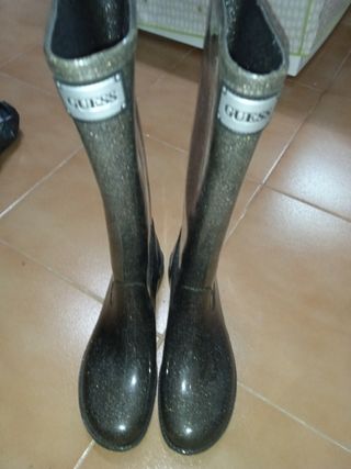 Botas de agua Guess de segunda mano en WALLAPOP