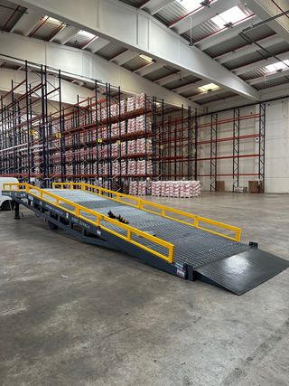 MUELLE DE CARGA MOVIL 10 TN ELECTRICO STOCK OFERTA