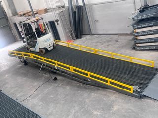 MUELLE DE CARGA MOVIL 10 TN ELECTRICO STOCK OFERTA