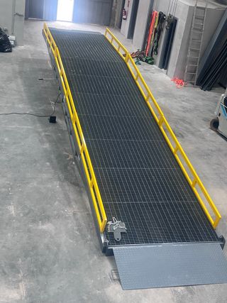 MUELLE DE CARGA MOVIL 10 TN ELECTRICO STOCK OFERTA