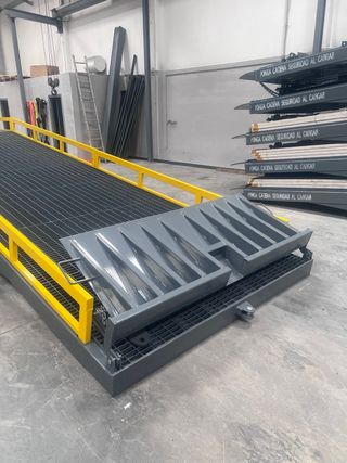 MUELLE DE CARGA MOVIL 10 TN ELECTRICO STOCK OFERTA