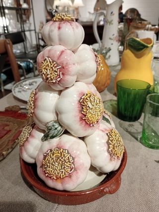 Figura porcelana 🍳 ajos apilados