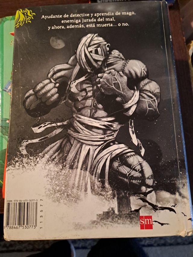 Libro Detective esqueleto