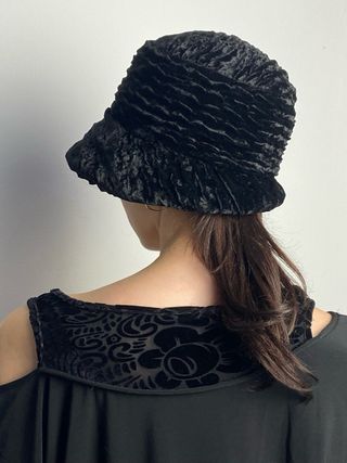 Cappello a secchiello ciniglia nero
