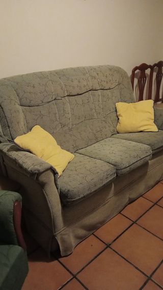 Sofá de tres plazas