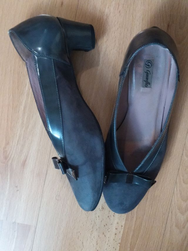 Nº 192.- Zapatos gris y charol