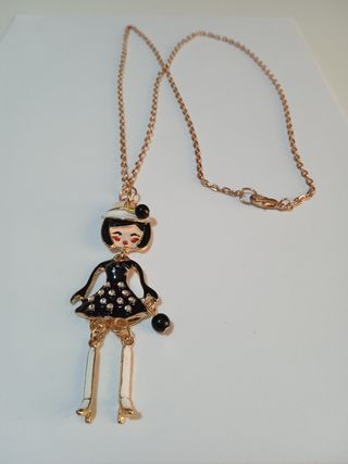 Collana colore argento e oro con bambolina donna