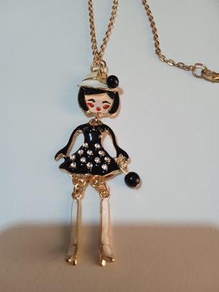 Collana colore argento e oro con bambolina donna