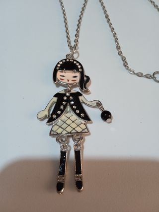 Collana colore argento e oro con bambolina donna