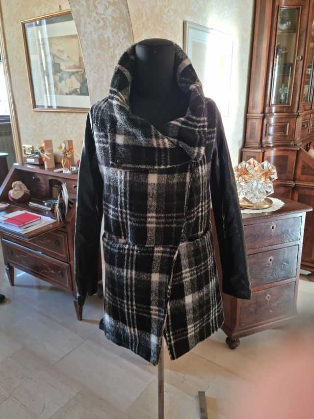 Giaccone a quadri bianchi e neri